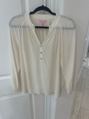 Lilly Pulitzer Cream Silk Blend Blouse Size Small Gold Button Detail Elegant Top